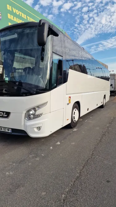 Autocar de tourisme de la flotte Kellyn Voyages